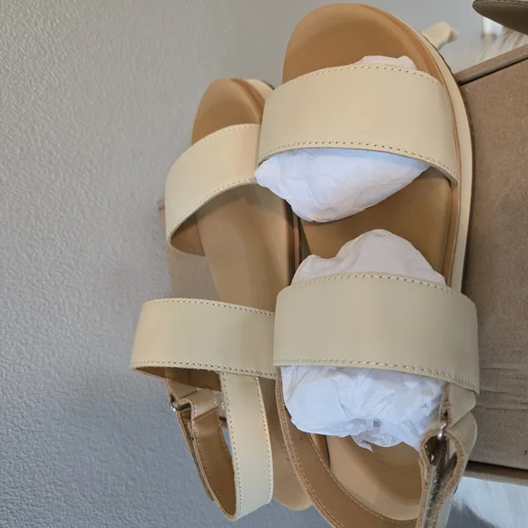 Nisolo Flat Form Sandals in Bone - Picture 7 of 11